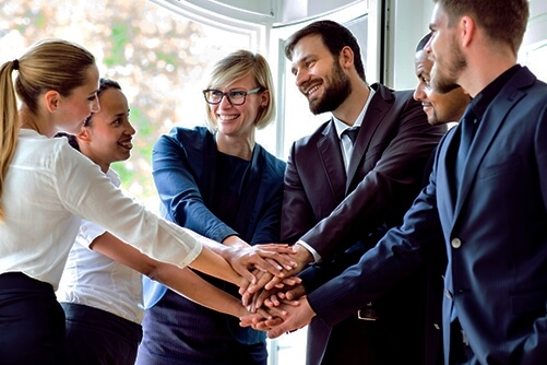 Respect::Le comportement de tous doit être basé sur le RESPECT de chacun et de l’environnement. Cela concerne nos Clients, nos Collaborateurs et l’équilibre entre vie privée et vie pro.